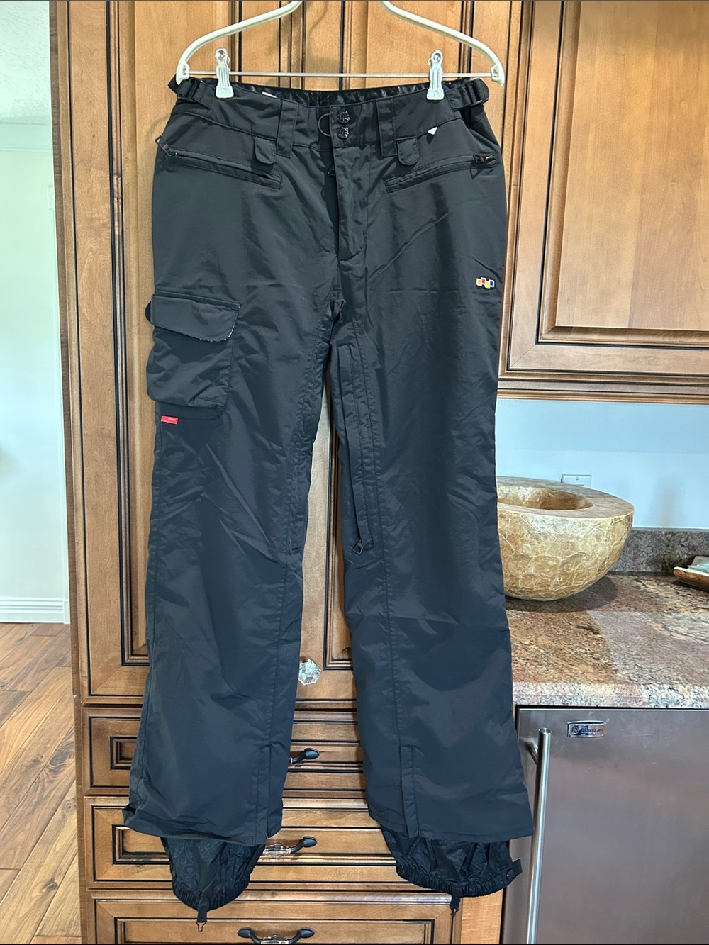 Women’s Black Insulated Cargo Snow Pants – Outdoor Utility Style